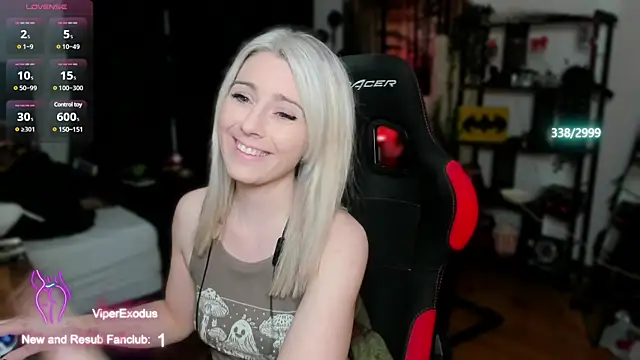 Snapshot of Lisaonthemoon chatting on March 19, 4:34 pm Lisaonthemoon online show from March 19, 4:34 pm