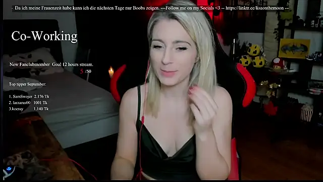 Snapshot of Lisaonthemoon chatting on September 10, 6:19 pm Lisaonthemoon online show from September 10, 6:19 pm