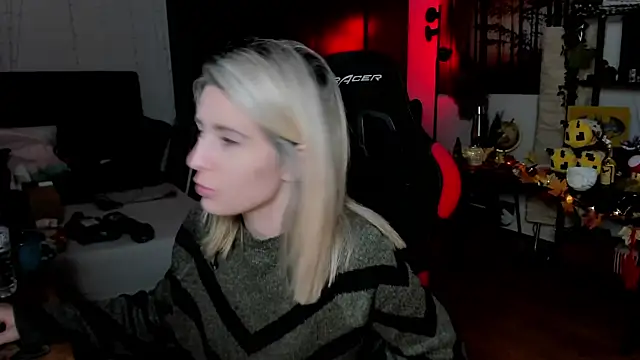 Snapshot of Lisaonthemoon chatting on September 30, 6:13 pm Lisaonthemoon online show from September 30, 6:13 pm