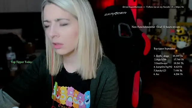 Snapshot of Lisaonthemoon chatting on October 1, 7:20 pm Lisaonthemoon online show from October 1, 7:20 pm