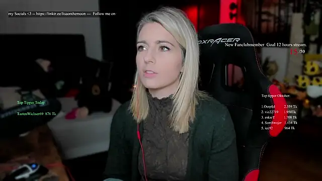 Snapshot of Lisaonthemoon chatting on October 5, 7:34 pm Lisaonthemoon online show from October 5, 7:34 pm