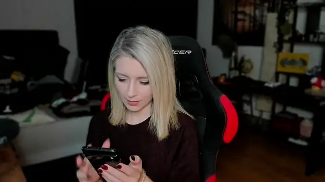 Snapshot of Lisaonthemoon chatting on October 15, 3:56 pm Lisaonthemoon online show from October 15, 3:56 pm