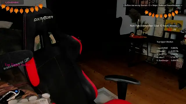 Snapshot of Lisaonthemoon chatting on October 16, 5:58 pm Lisaonthemoon online show from October 16, 5:58 pm