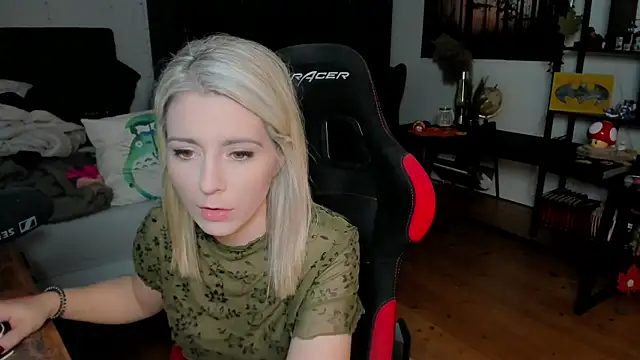 Snapshot of Lisaonthemoon chatting on October 18, 1:56 pm Lisaonthemoon online show from October 18, 1:56 pm