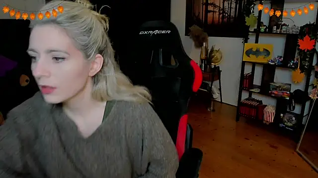 Snapshot of Lisaonthemoon chatting on October 29, 8:43 pm Lisaonthemoon online show from October 29, 8:43 pm