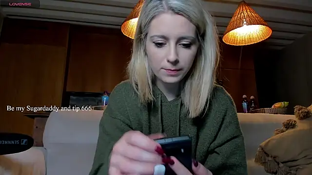 Snapshot of Lisaonthemoon chatting on November 12, 5:35 pm Lisaonthemoon online show from November 12, 5:35 pm