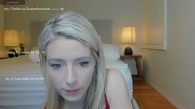 Snapshot of Lisaonthemoon chatting on November 15, 5:09 pm Lisaonthemoon online show from November 15, 5:09 pm