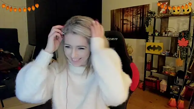 Snapshot of Lisaonthemoon chatting on November 21, 10:52 pm Lisaonthemoon online show from November 21, 10:52 pm