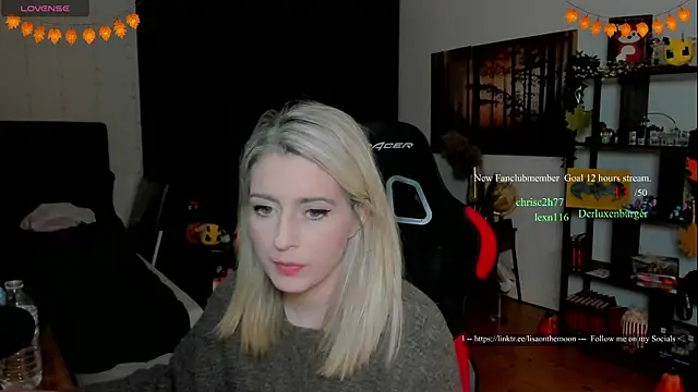 Snapshot of Lisaonthemoon chatting on November 22, 7:24 pm Lisaonthemoon online show from November 22, 7:24 pm