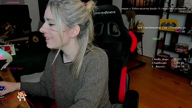 Lisaonthemoon online show from December 18, 6:58 pm