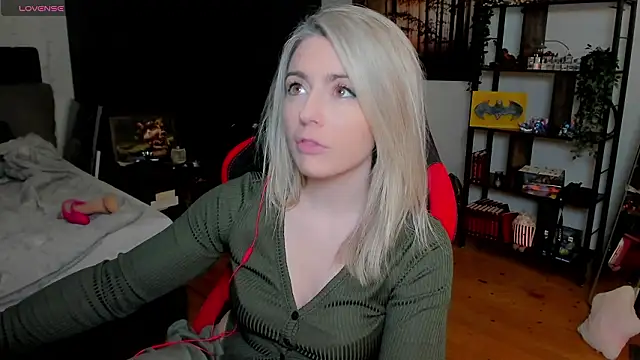 Lisaonthemoon online show from March 11, 5:41 pm