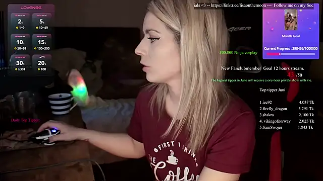 Snapshot of Lisaonthemoon chatting on June 17, 2:18 pm Lisaonthemoon online show from June 17, 2:18 pm