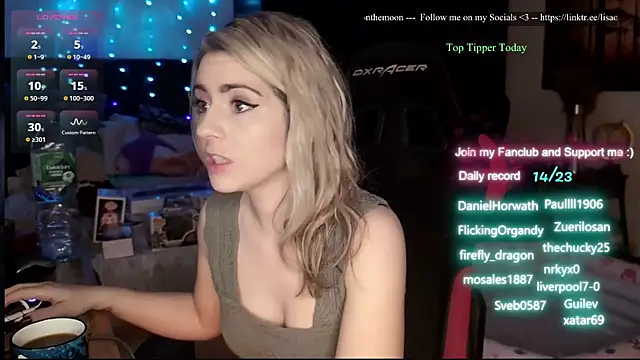 Snapshot of Lisaonthemoon chatting on July 15, 6:13 pm Lisaonthemoon online show from July 15, 6:13 pm