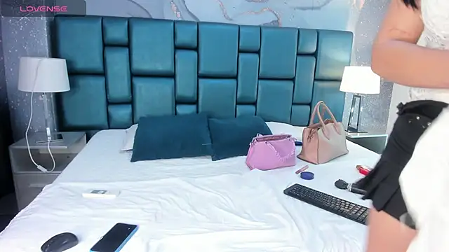 Nahomi Wild online show from December 24, 6:50 pm