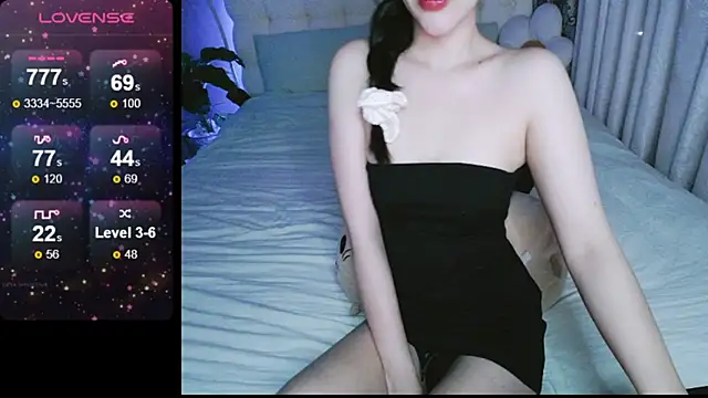 Snapshot of _Viviann_ chatting on December 10, 4:06 pm Viviann online show from December 10, 4:06 pm