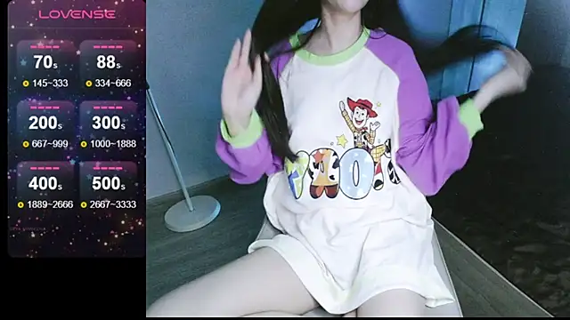 Snapshot of _Viviann_ chatting on March 5, 4:02 pm Viviann online show from March 5, 4:02 pm