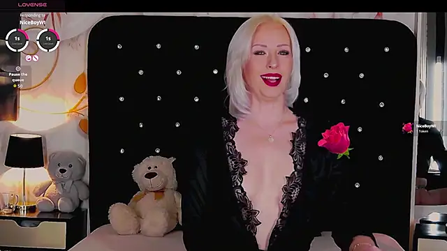 OliviaShaw23 online show from November 14, 9:02 pm