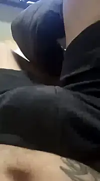 Snapshot of dredre1069 chatting on December 10, 2:38 am dredre1069 online show from December 10, 2:38 am