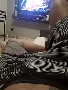 Snapshot of dredre1069 chatting on February 15, 4:03 am dredre1069 online show from February 15, 4:03 am