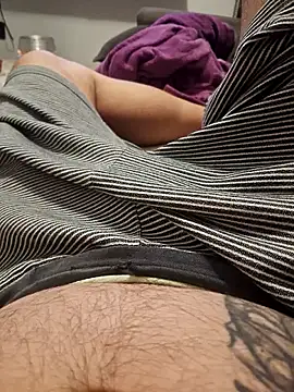 Snapshot of dredre1069 chatting on April 7, 3:40 am dredre1069 online show from April 7, 3:40 am