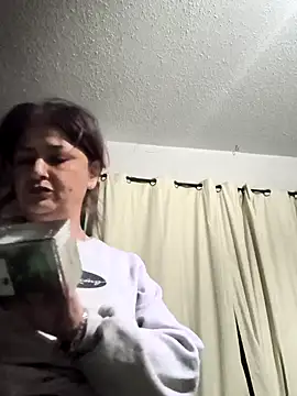 Snapshot of TexaSMESS_37 chatting on February 3, 4:32 am TexaSMESS 37 online show from February 3, 4:32 am