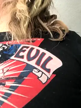 Snapshot of TexaSMESS_37 chatting on February 25, 4:38 pm TexaSMESS 37 online show from February 25, 4:38 pm