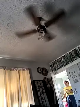 Snapshot of TexaSMESS_37 chatting on February 27, 9:59 pm TexaSMESS 37 online show from February 27, 9:59 pm