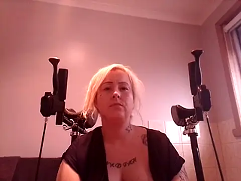 Snapshot of mollymay69 chatting on February 7, 7:34 am mollymay69 online show from February 7, 7:34 am