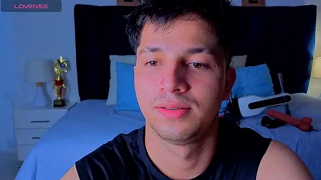 Issac james  online show from April 11, 3:00 am