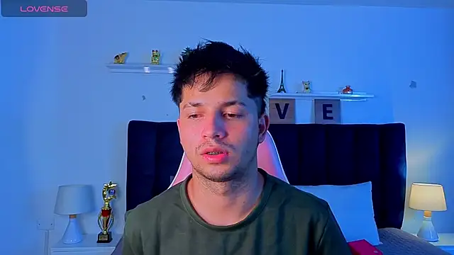 Issac james  online show from April 15, 3:35 am