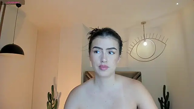 PaulinaSantos  online show from April 5, 5:10 pm