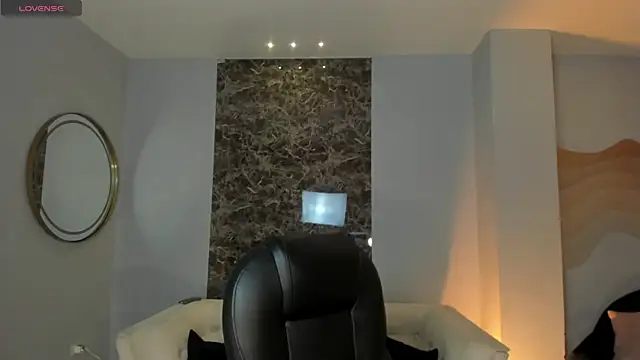 PaulinaSantos  online show from May 27, 7:55 pm