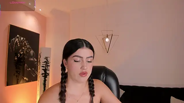PaulinaSantos  online show from July 10, 7:49 pm