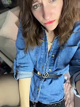 victoirenextdoor online show from April 12, 3:50 pm