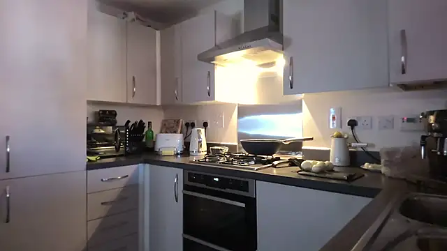 SweetMonicaUK online show from November 13, 11:20 am