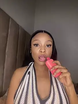 Snapshot of SexyDee025 chatting on March 2, 2:10 pm SexyDee025 online show from March 2, 2:10 pm