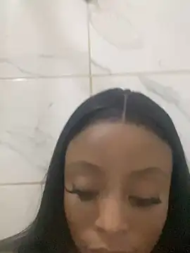 Snapshot of SexyDee025 chatting on March 2, 5:14 pm SexyDee025 online show from March 2, 5:14 pm