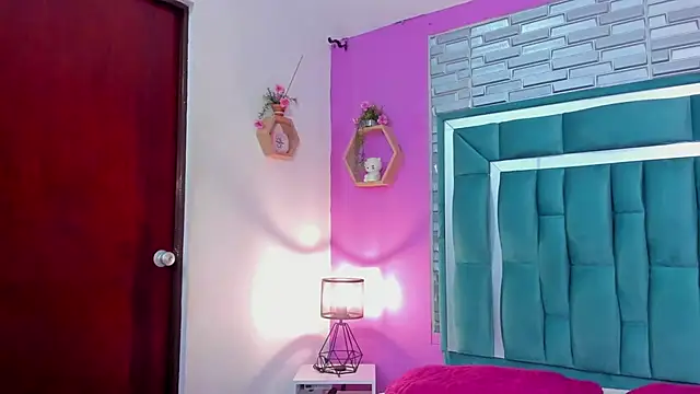 LORENSCOLLINS online show from February 9, 7:40 pm