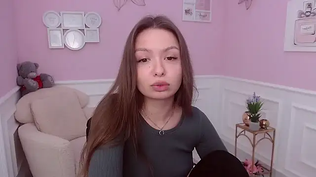 LucySkilar online show from December 5, 9:17 am