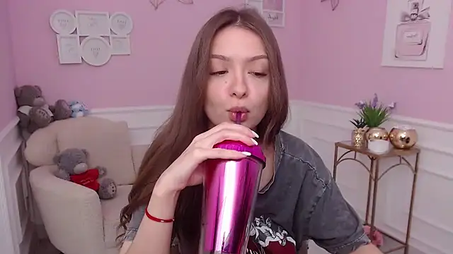 LucySkilar online show from November 16, 5:35 am