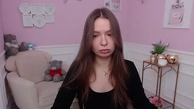 LucySkilar online show from November 23, 5:40 am