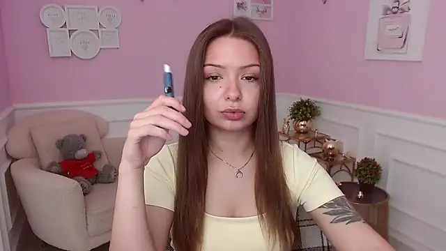 LucySkilar online show from July 3, 4:19 am