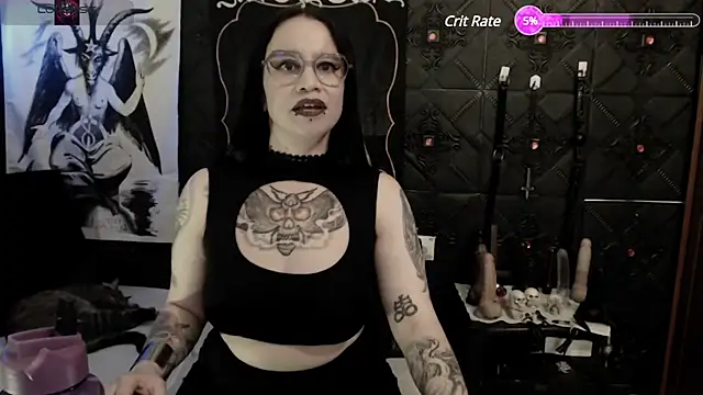 Snapshot of Evil_Queen_666 chatting on December 4, 8:23 am Evil Queen 666 online show from December 4, 8:23 am