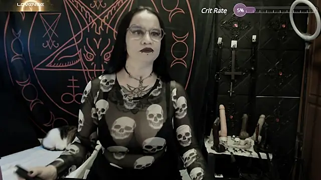 Snapshot of Evil_Queen_666 chatting on March 12, 4:51 am Evil Queen 666 online show from March 12, 4:51 am