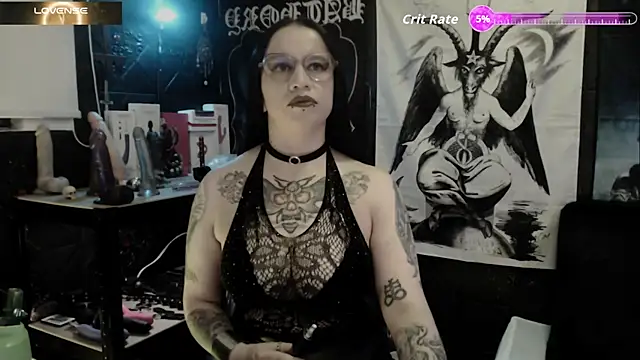 Snapshot of Evil_Queen_666 chatting on September 30, 7:57 am Evil Queen 666 online show from September 30, 7:57 am