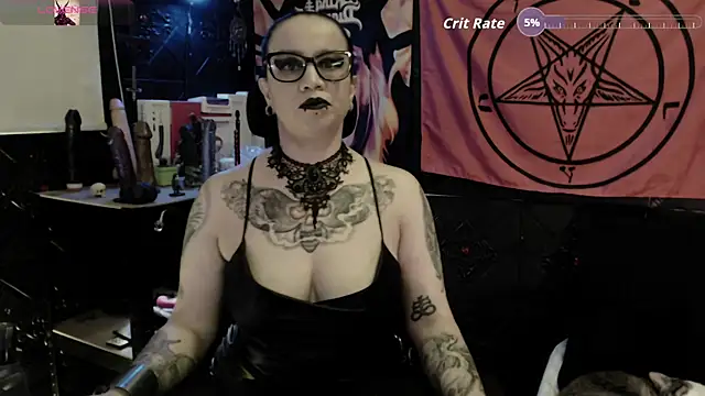 Snapshot of Evil_Queen_666 chatting on May 14, 6:20 am Evil Queen 666 online show from May 14, 6:20 am