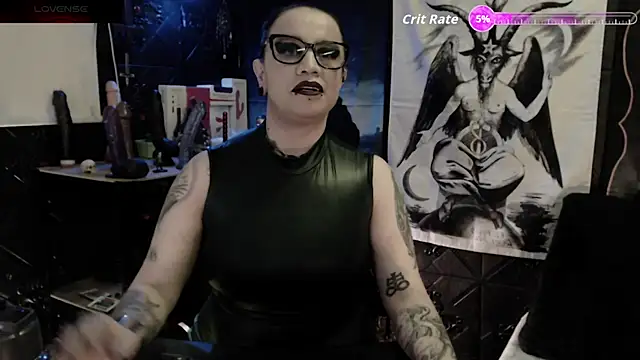 Snapshot of Evil_Queen_666 chatting on June 5, 5:47 am Evil Queen 666 online show from June 5, 5:47 am