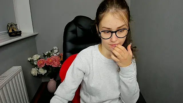 Snapshot of AfinaCutie chatting on December 5, 5:06 pm AfinaCutie online show from December 5, 5:06 pm