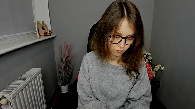 Snapshot of AfinaCutie chatting on February 1, 12:47 pm AfinaCutie online show from February 1, 12:47 pm