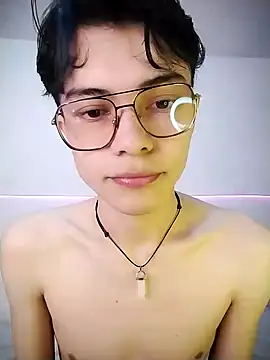 Dmitri Aksnes online show from December 1, 8:36 pm